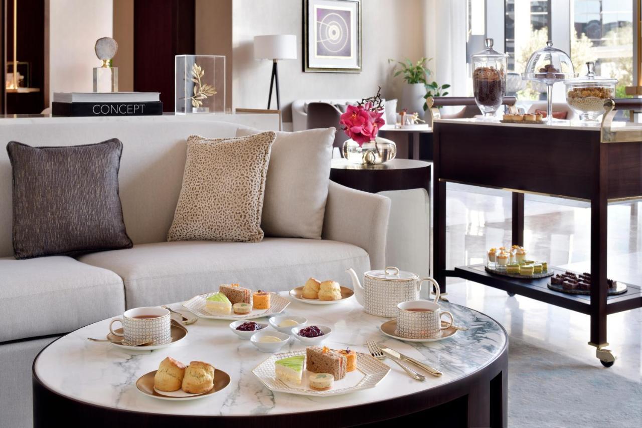 Hotel Address Sky View, Downtown Dubaï Extérieur photo Afternoon tea at the Conrad Hilton London St. George's Wharf